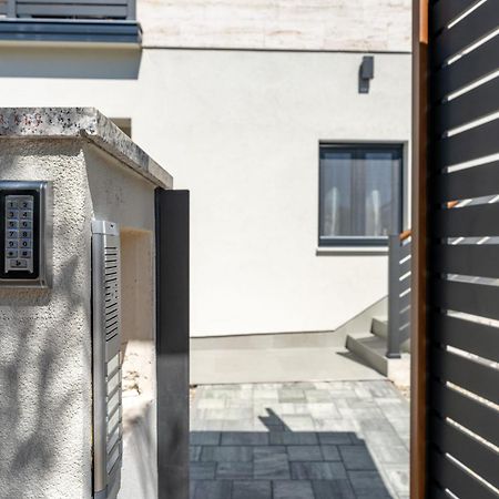 Residence Jonathan Biograd Na Moru Eksteriør bilde